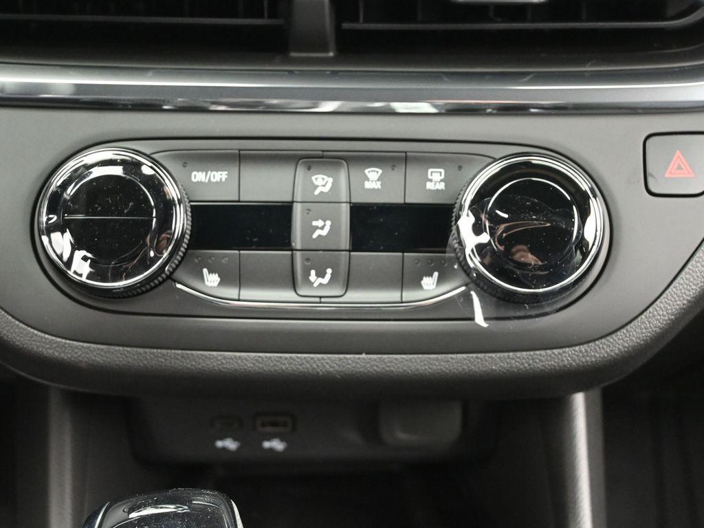 new 2025 Buick Envista car, priced at $28,025