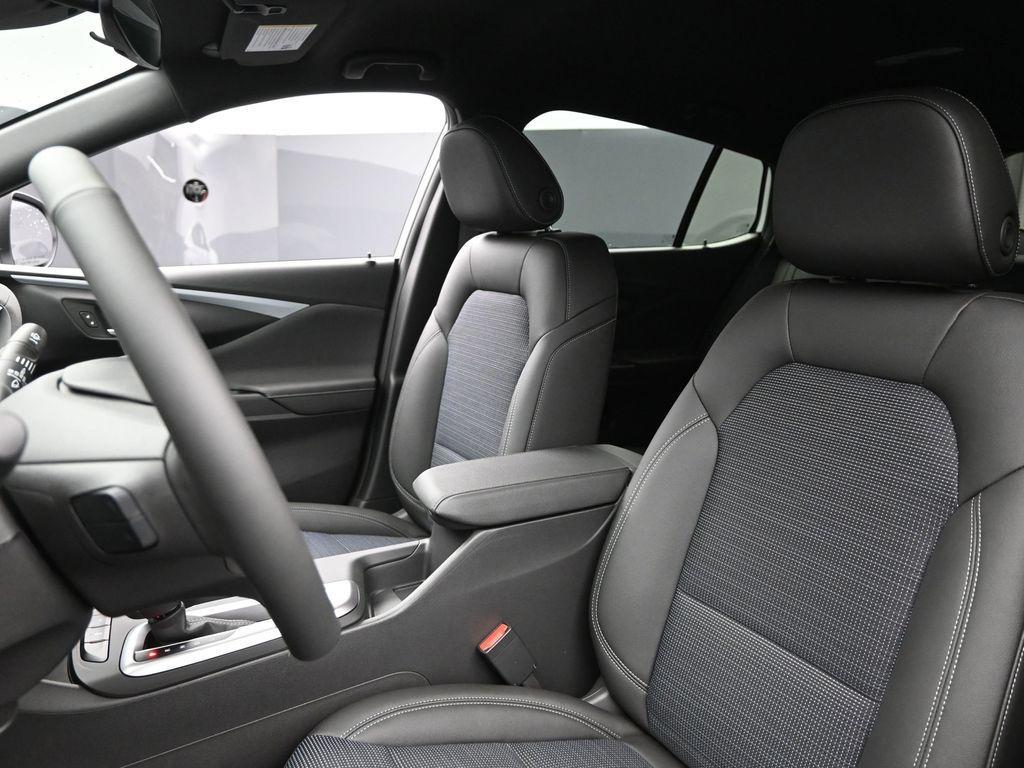 new 2025 Buick Envista car, priced at $24,530