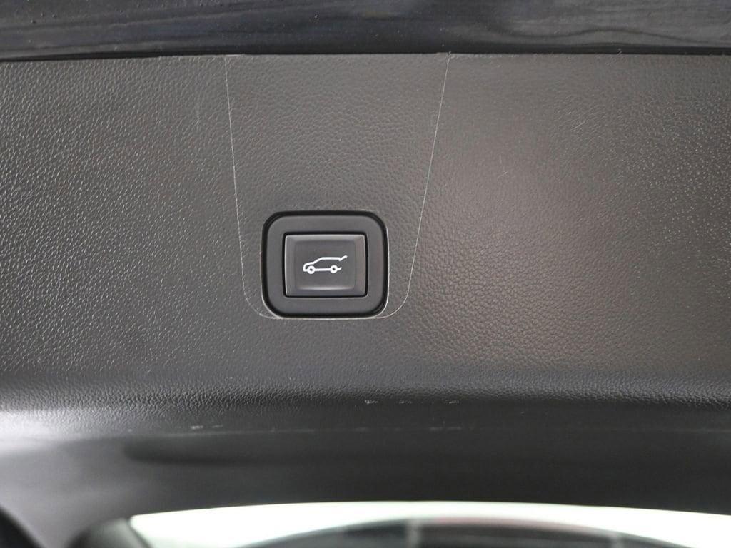 used 2023 Chevrolet Traverse car, priced at $30,359