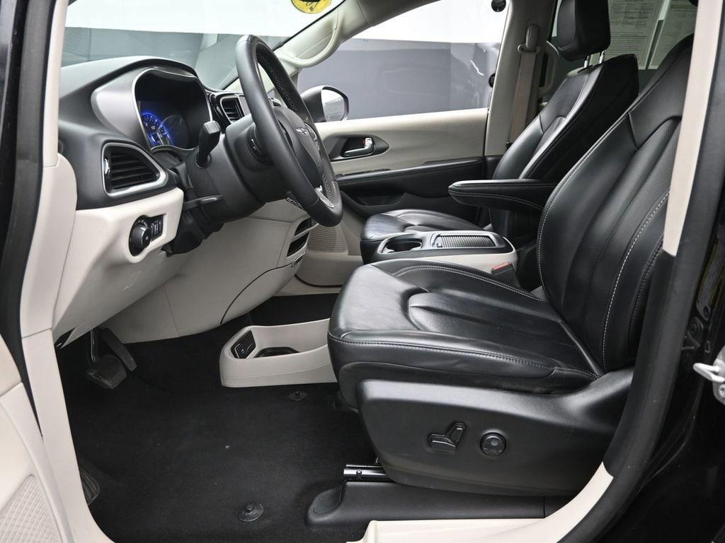 used 2023 Chrysler Pacifica car, priced at $25,886