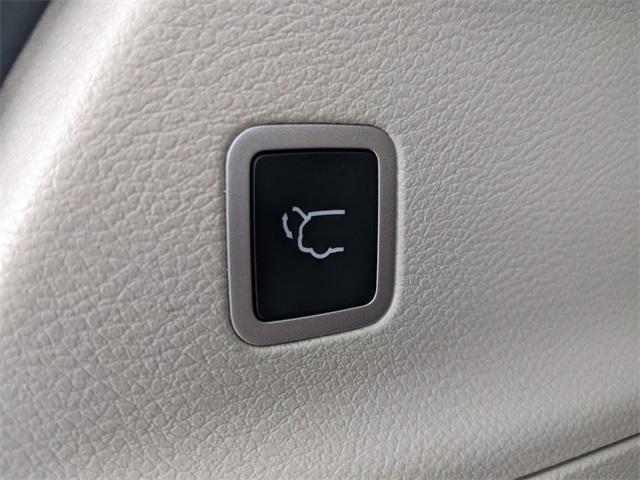 used 2023 Chrysler Pacifica car, priced at $37,168