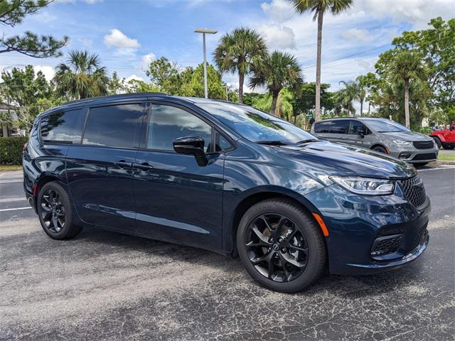 new 2025 Chrysler Pacifica car, priced at $44,090