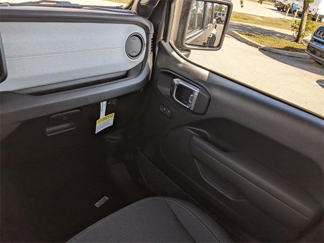 new 2025 Jeep Gladiator car, priced at $47,385