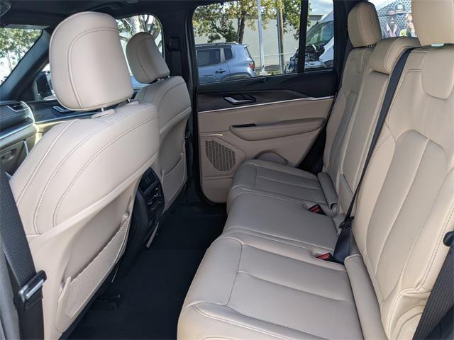 new 2025 Jeep Grand Cherokee car, priced at $45,185