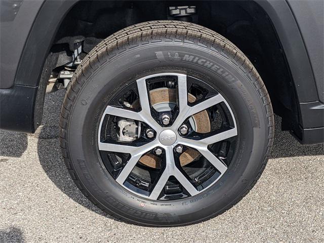 new 2025 Jeep Grand Cherokee car, priced at $45,185