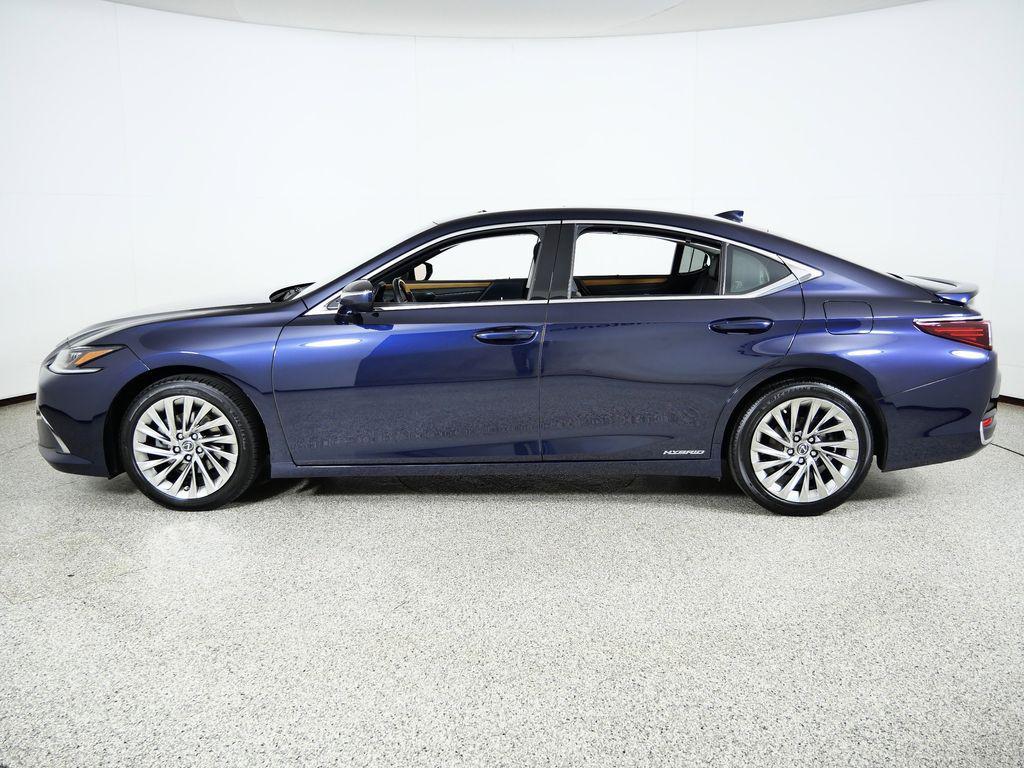 used 2019 Lexus ES 300h car, priced at $27,600