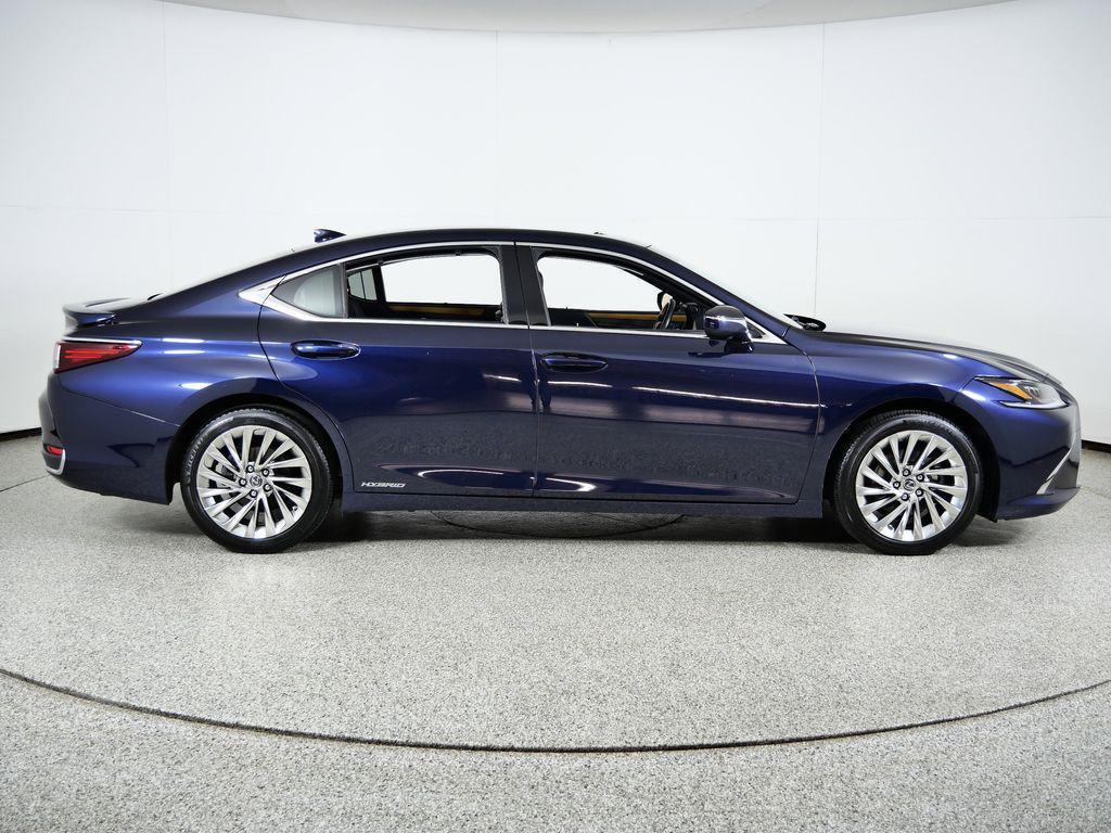 used 2019 Lexus ES 300h car, priced at $27,600