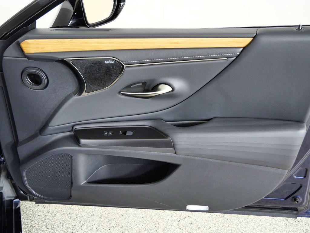 used 2019 Lexus ES 300h car, priced at $27,600