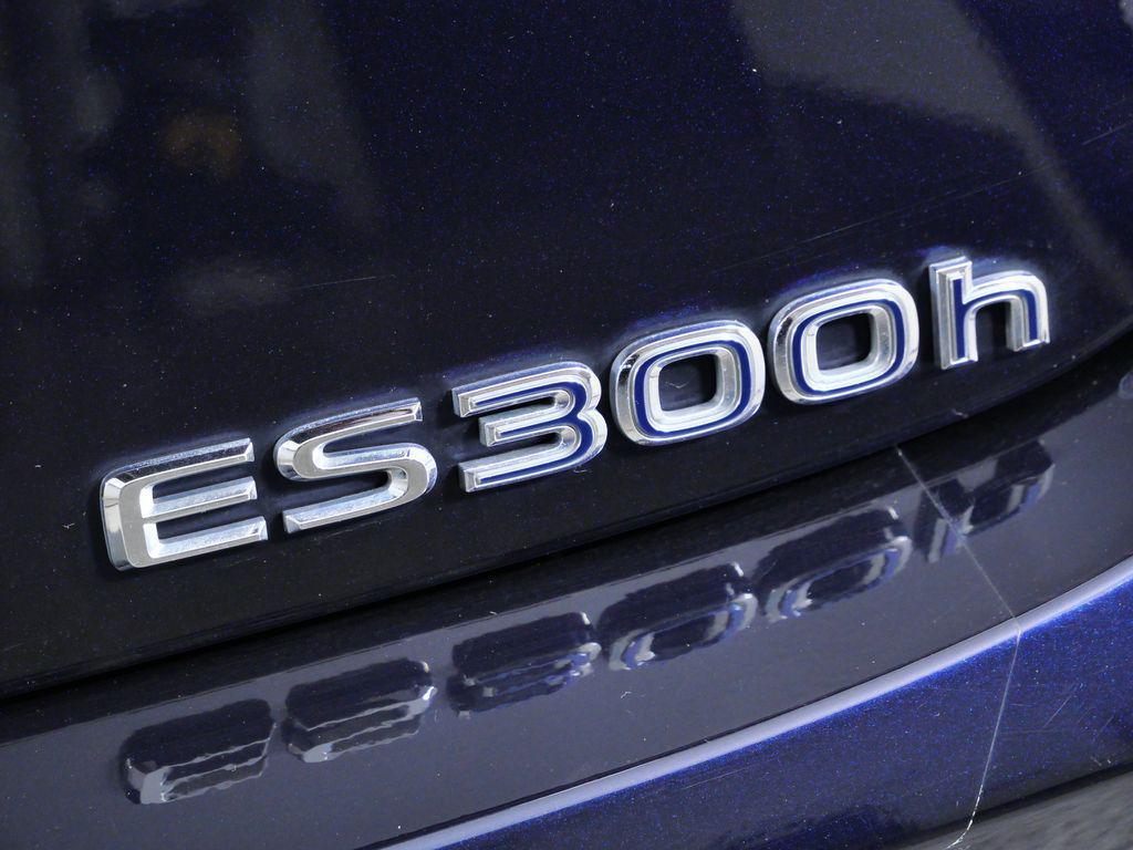 used 2019 Lexus ES 300h car, priced at $27,600