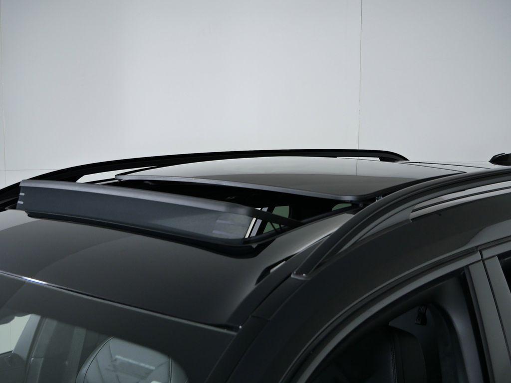 new 2026 BMW X7 car, priced at $100,915