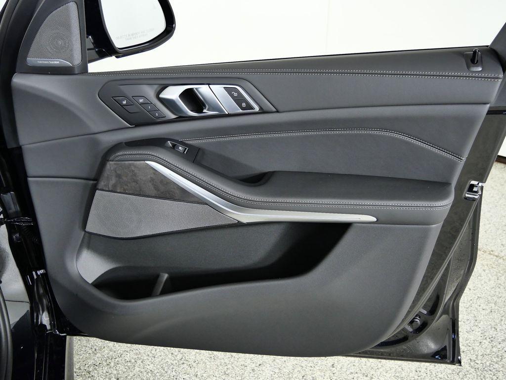 new 2026 BMW X7 car, priced at $100,915