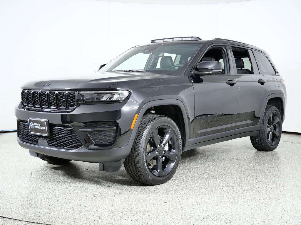 used 2024 Jeep Grand Cherokee car, priced at $34,000
