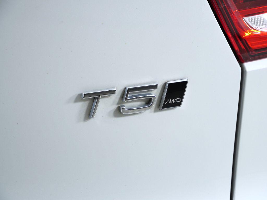 used 2021 Volvo XC40 car, priced at $27,600