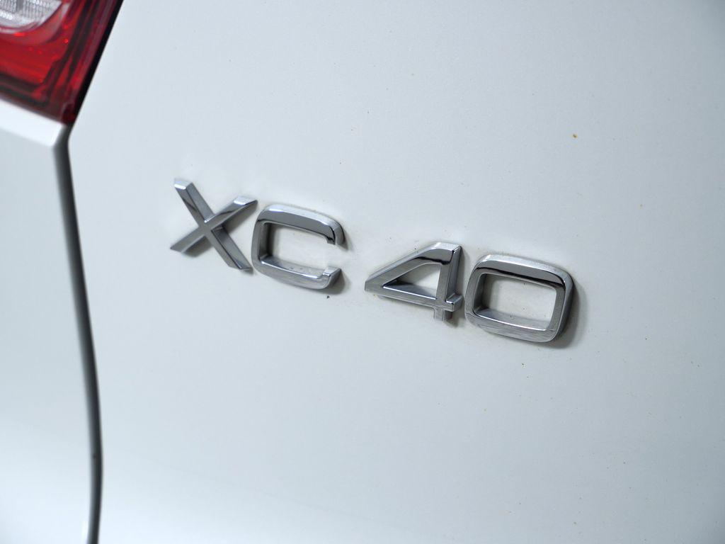 used 2021 Volvo XC40 car, priced at $27,600