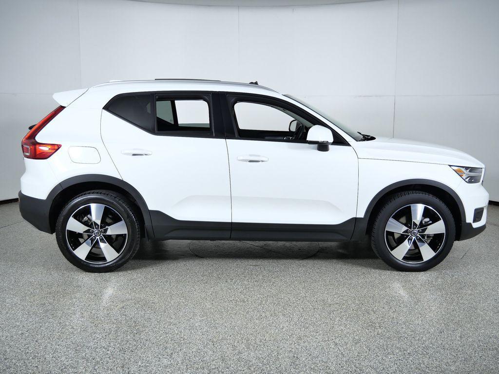 used 2021 Volvo XC40 car, priced at $27,600