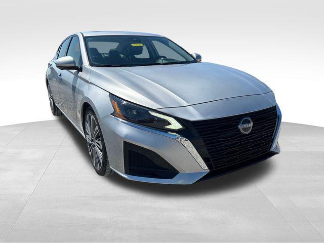 used 2023 Nissan Altima car, priced at $22,970
