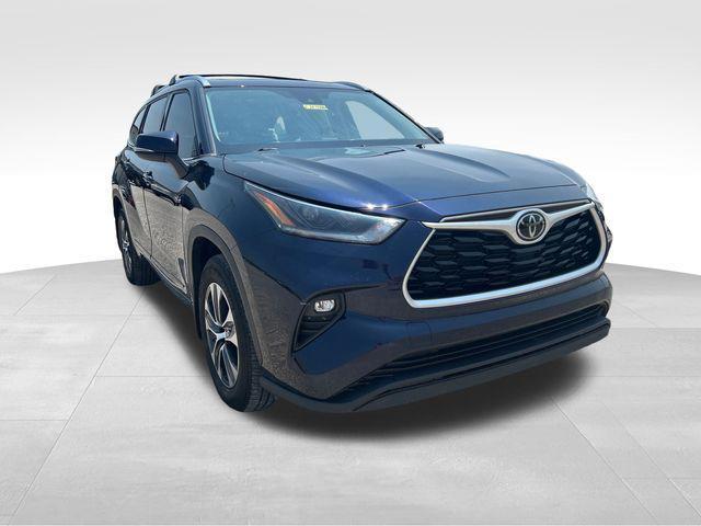 used 2021 Toyota Highlander car, priced at $30,390