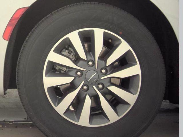 used 2024 Chrysler Pacifica Hybrid car, priced at $33,654