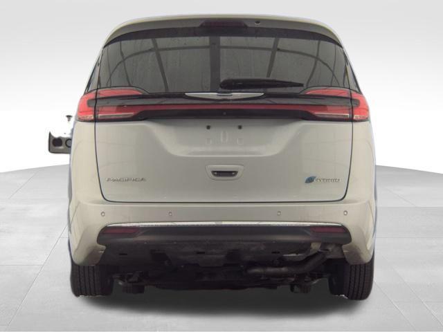 used 2024 Chrysler Pacifica Hybrid car, priced at $33,654