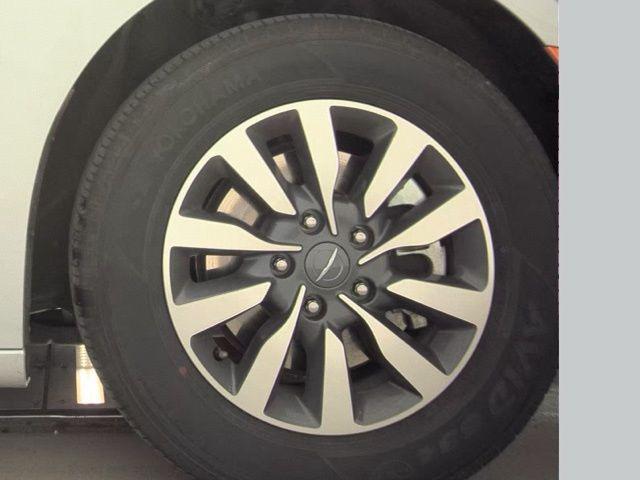 used 2024 Chrysler Pacifica Hybrid car, priced at $33,654