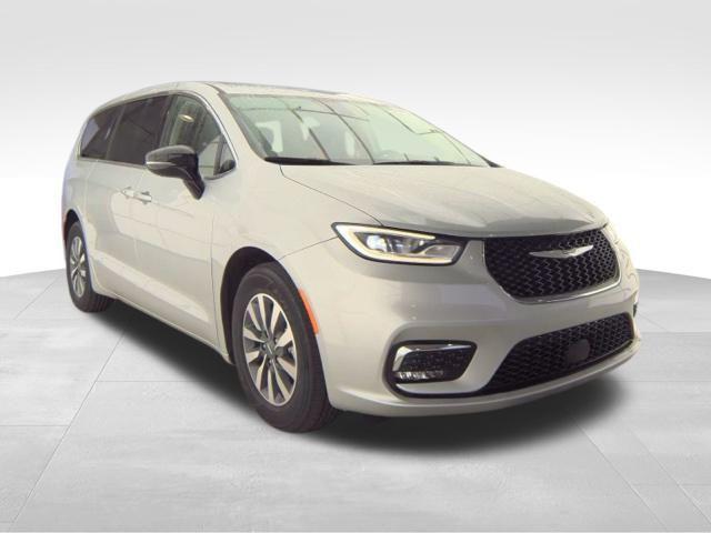 used 2024 Chrysler Pacifica Hybrid car, priced at $33,654