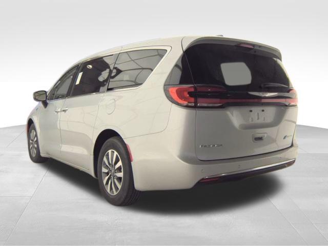used 2024 Chrysler Pacifica Hybrid car, priced at $33,654