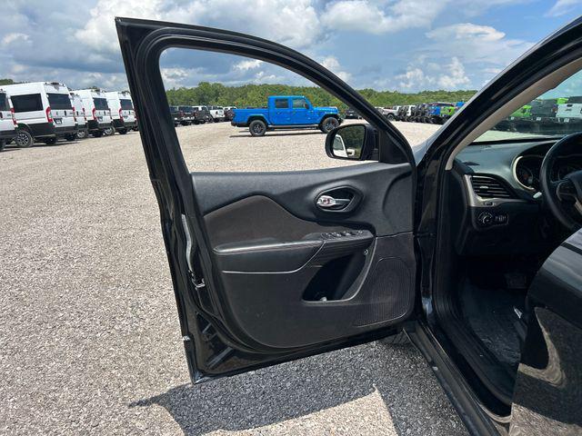 used 2016 Jeep Cherokee car, priced at $7,500