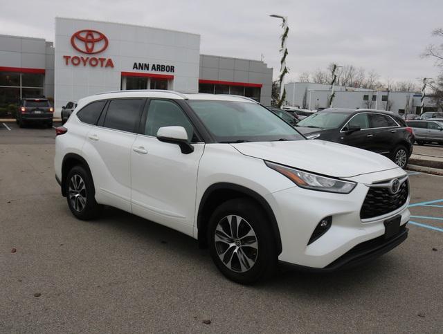 used 2020 Toyota Highlander car, priced at $32,450