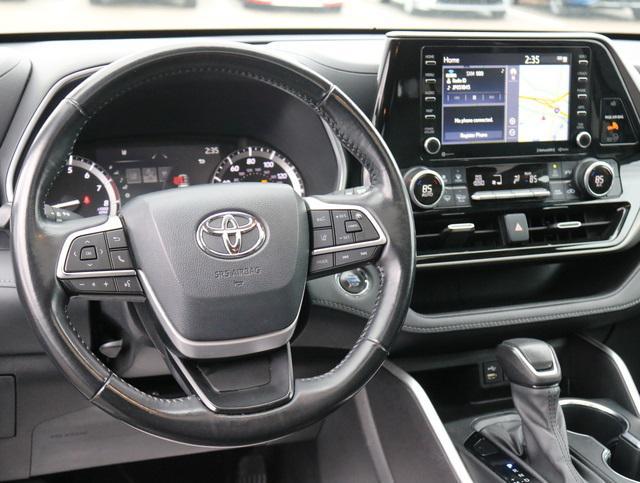 used 2022 Toyota Highlander car, priced at $34,999