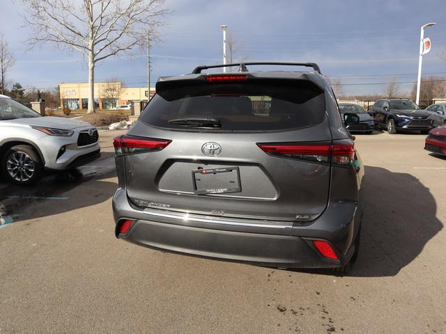 new 2023 Toyota Highlander car, priced at $41,484