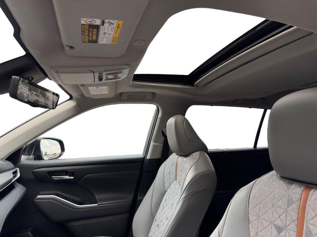 used 2023 Toyota Highlander Hybrid car, priced at $39,868