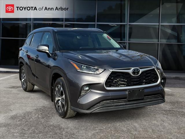 used 2021 Toyota Highlander car, priced at $36,500