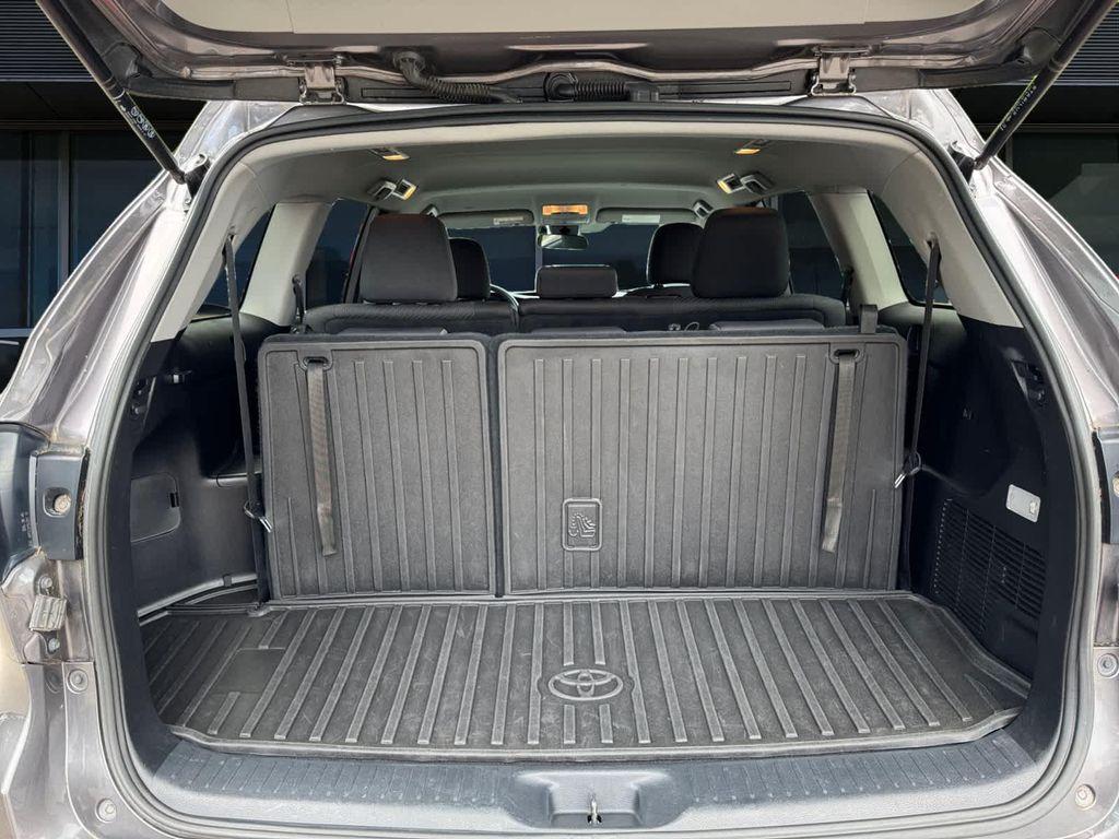 used 2019 Toyota Highlander Hybrid car, priced at $24,999