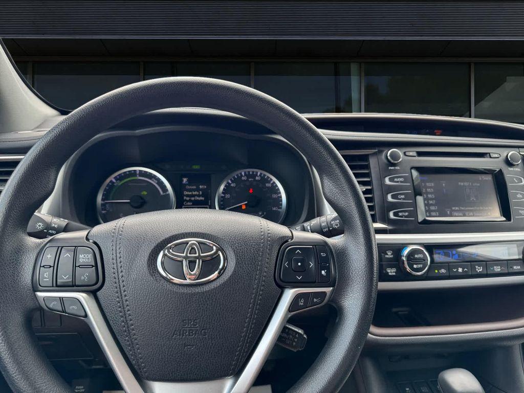 used 2019 Toyota Highlander Hybrid car, priced at $24,999