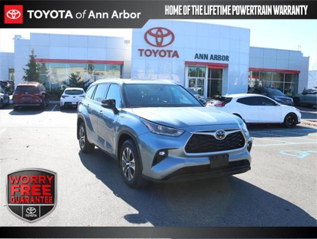 used 2021 Toyota Highlander car, priced at $34,600