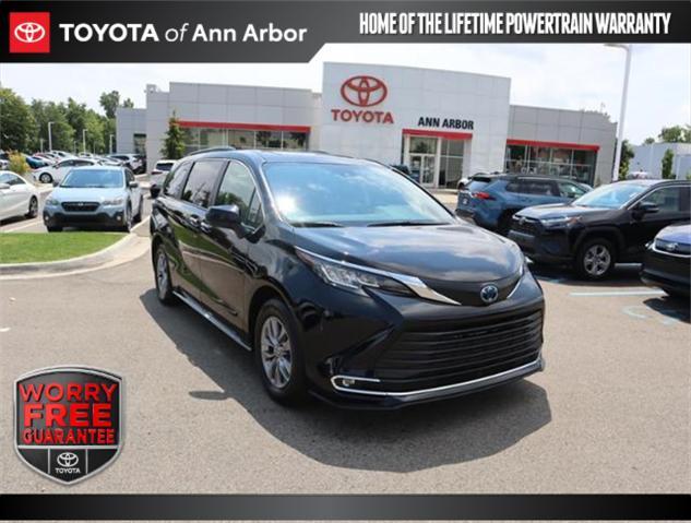 used 2023 Toyota Sienna car, priced at $39,700