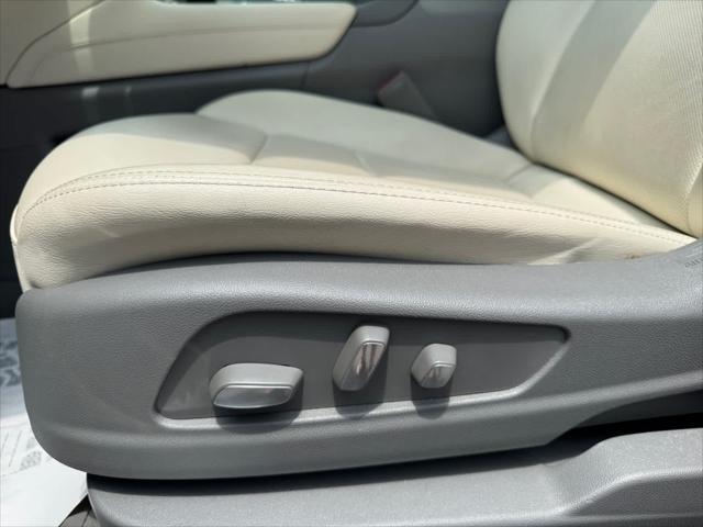 used 2022 Cadillac XT5 car, priced at $30,215