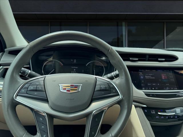 used 2022 Cadillac XT5 car, priced at $30,215
