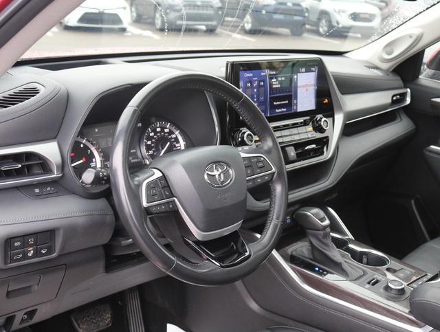 used 2022 Toyota Highlander car, priced at $39,346