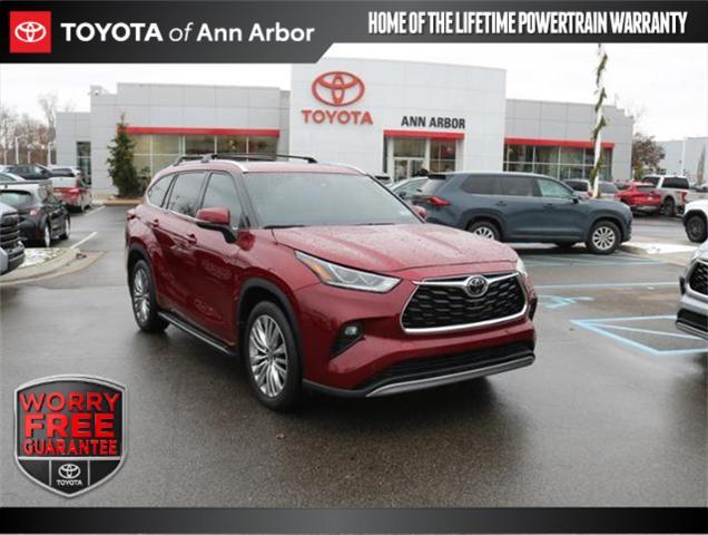 used 2022 Toyota Highlander car, priced at $39,346