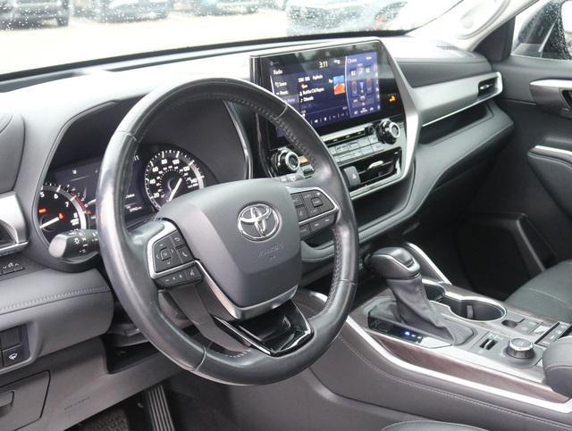 used 2021 Toyota Highlander car, priced at $37,600