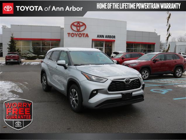 used 2023 Toyota Highlander car, priced at $40,000