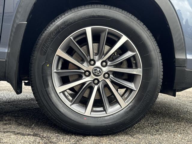 used 2019 Toyota Highlander car, priced at $28,795