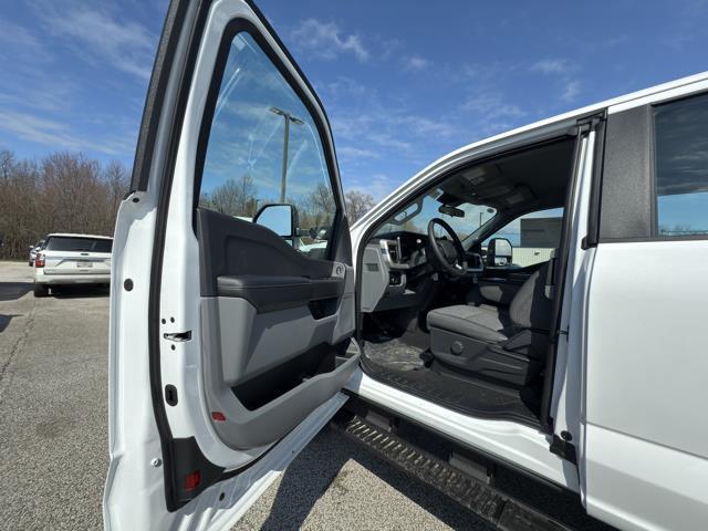 new 2025 Ford F-350 car, priced at $58,399