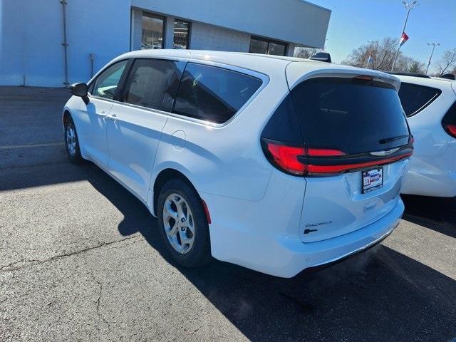 new 2024 Chrysler Pacifica car, priced at $46,797