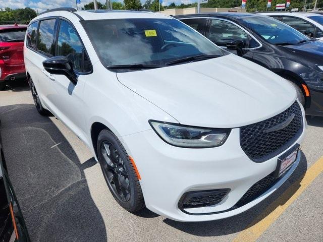 new 2026 Chrysler Pacifica car, priced at $49,427