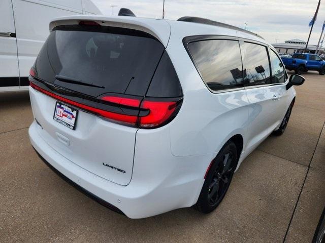 new 2024 Chrysler Pacifica car, priced at $48,477