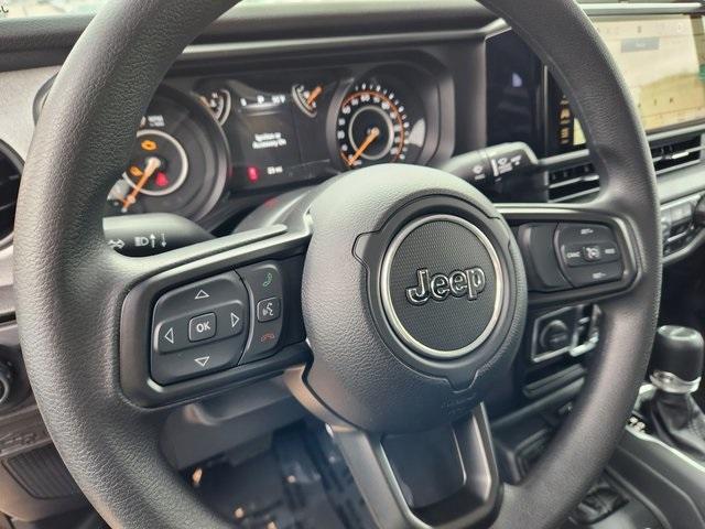 new 2025 Jeep Gladiator car, priced at $43,277