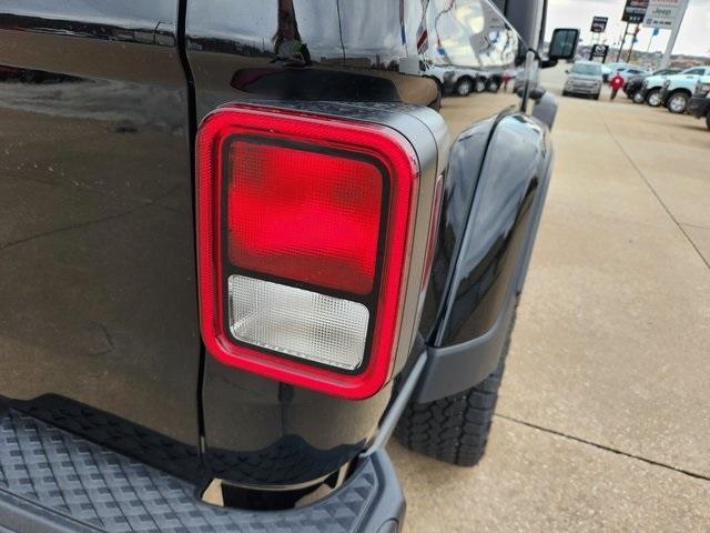 new 2025 Jeep Gladiator car, priced at $43,277
