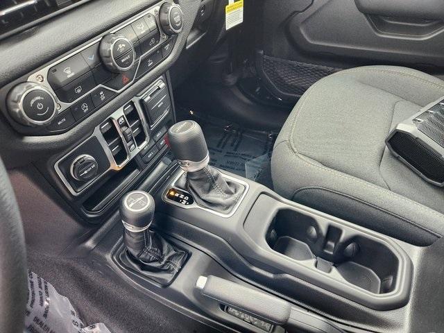 new 2025 Jeep Gladiator car, priced at $43,277